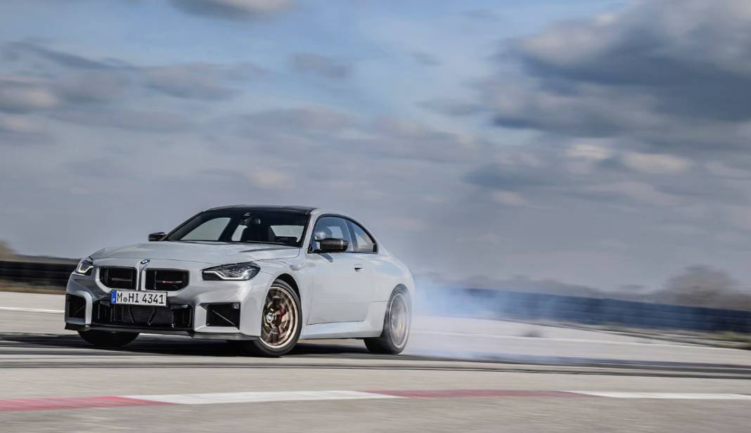 2026 BMW M2 CS’ye ilk bakış: Fiyat ve performansı uçtu! Manuel sevenleri ise üzecek 7